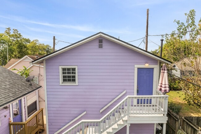 Building Photo - 319 Moody St