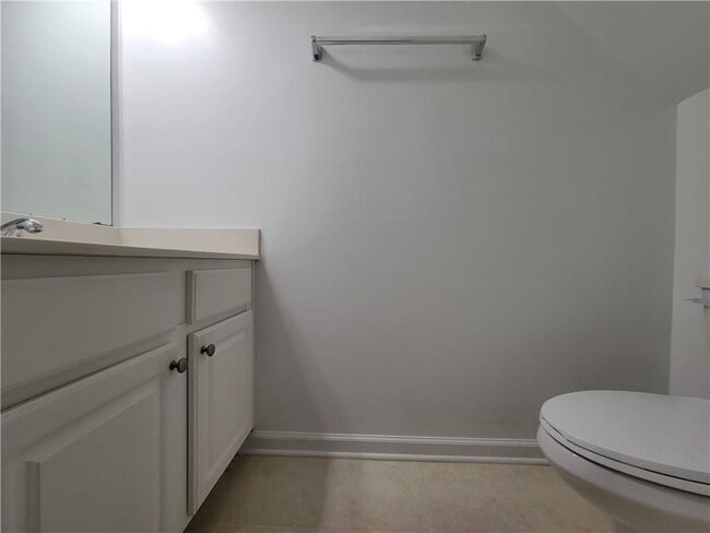 Building Photo - 2448 Fairlie Dr
