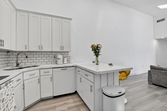 Building Photo - 9903 Boca Gardens Trail