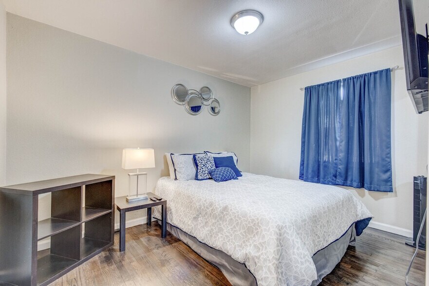 Building Photo - 1363 Pierce St