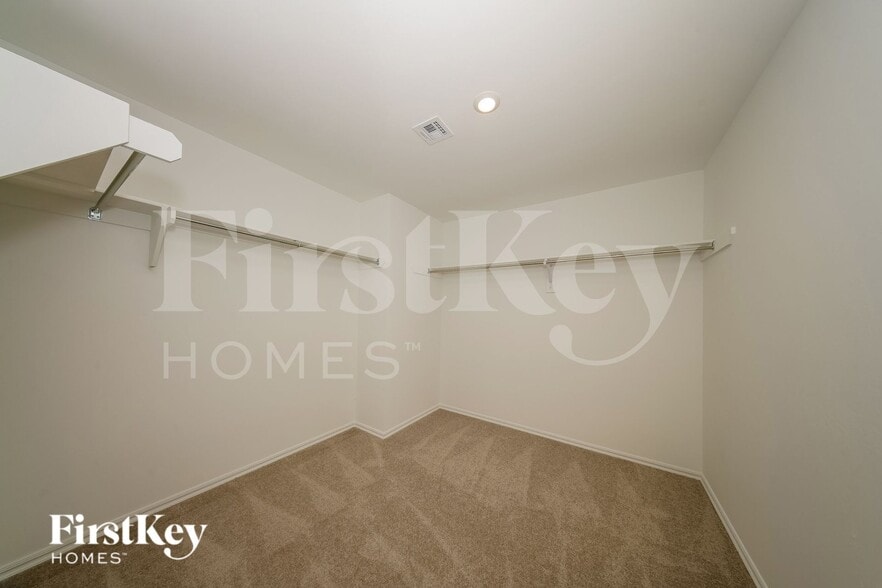 Building Photo - 433 Labelle Ln