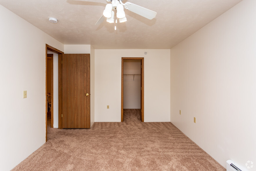 2BR, 1BA - 960 SF - Simonson Estates Apartments