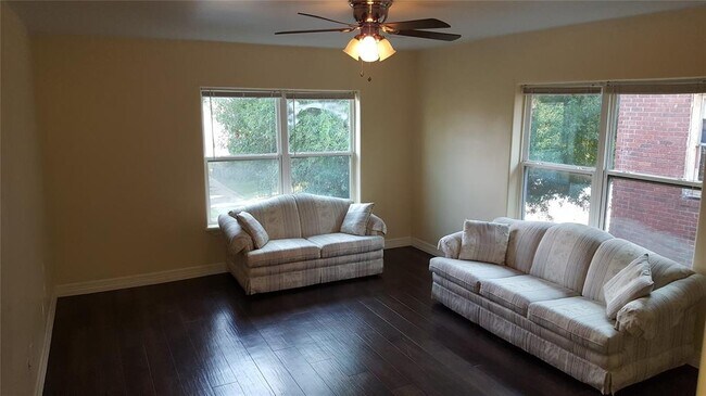 Building Photo - 2915 Truxillo St
