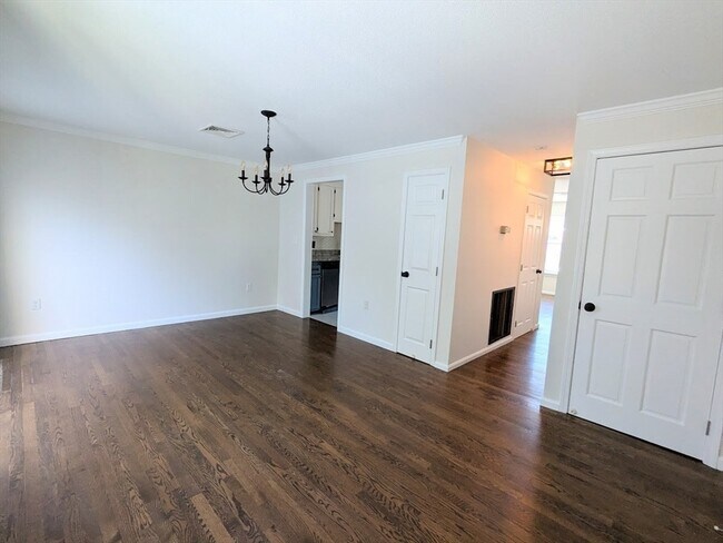 Building Photo - 107 Franklin St Ext