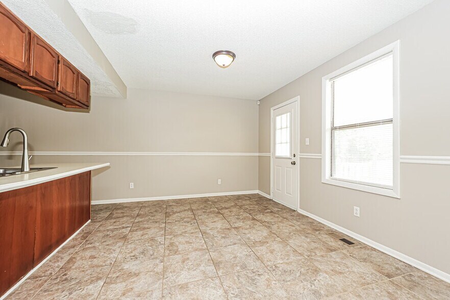 Building Photo - 110 Bland Dr