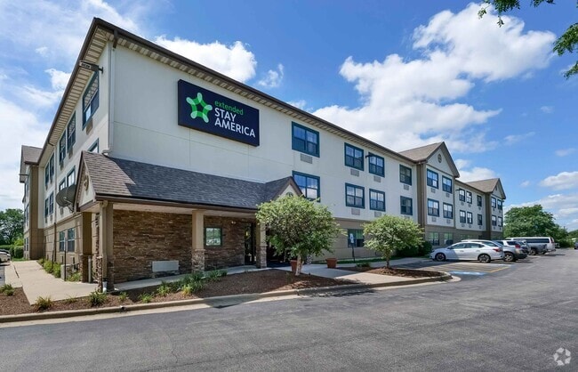Building Photo - 15W122 S Frontage Rd