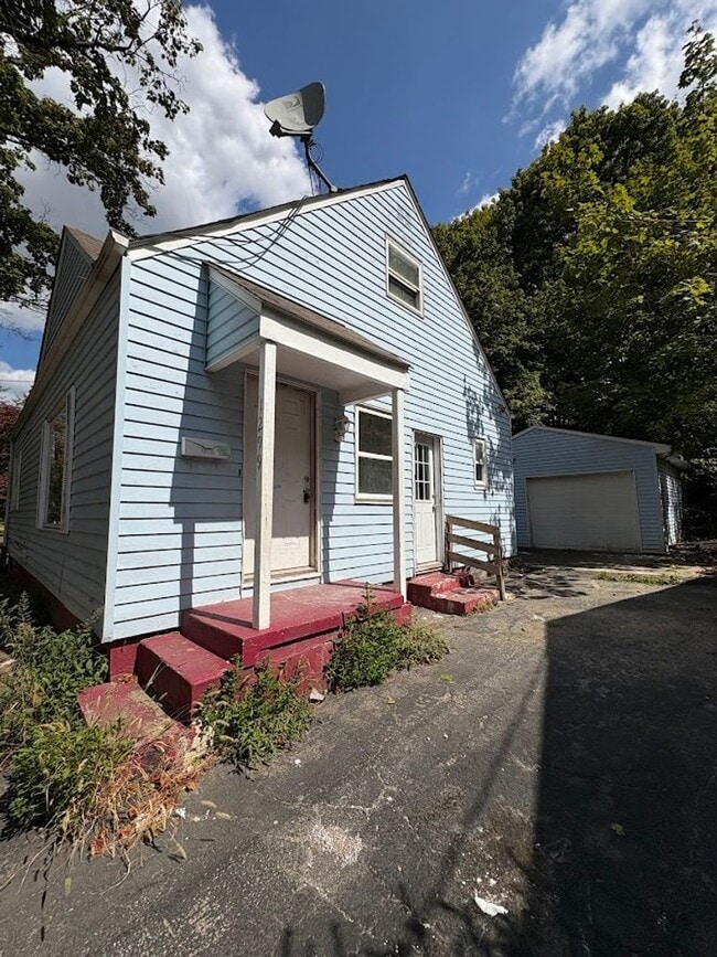 Primary Photo - Three bedroom two bathroom home for rent