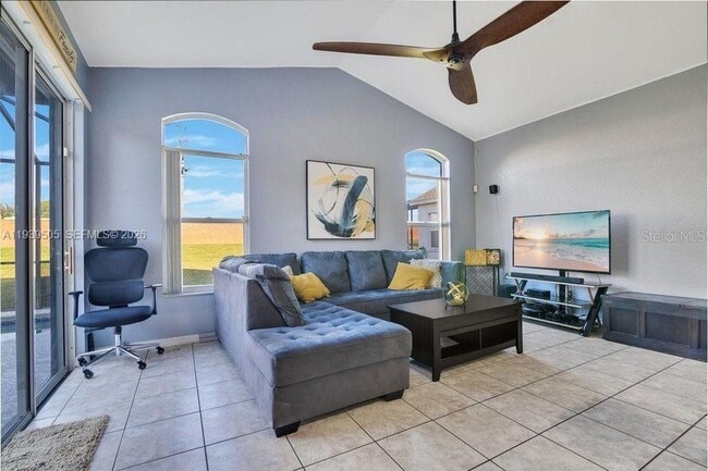 Building Photo - 321 Corvina Dr