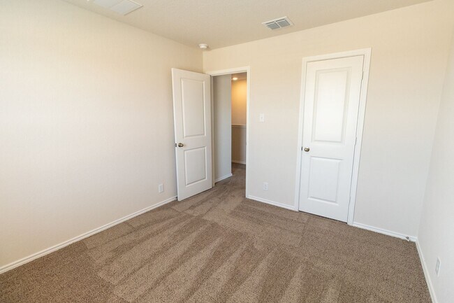 Building Photo - 50% Security Deposit! Smart-Home 3BR w/ Covered Patio in Legendary Trails – San Antonio