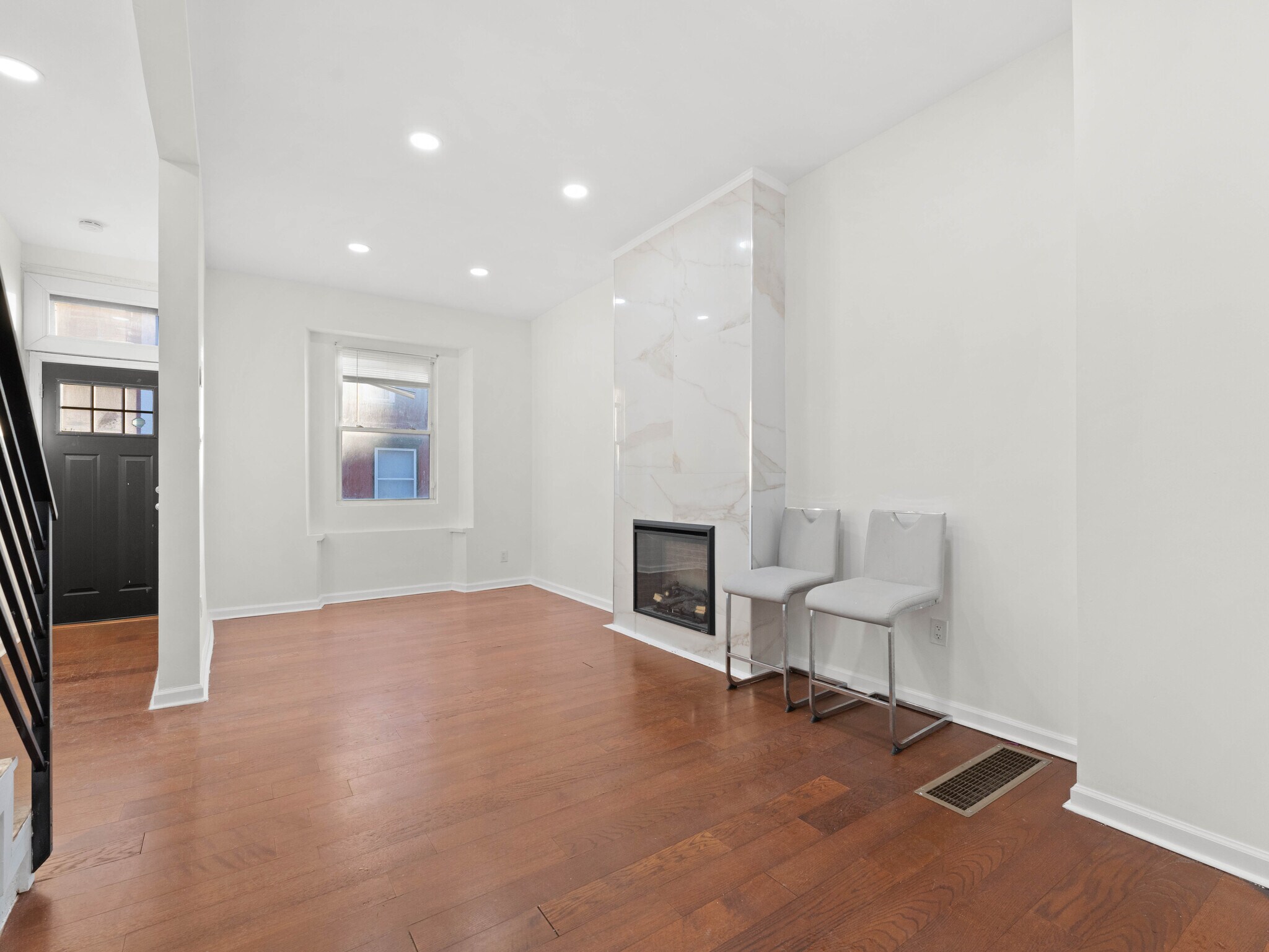 Building Photo - 2443 Nicholas St