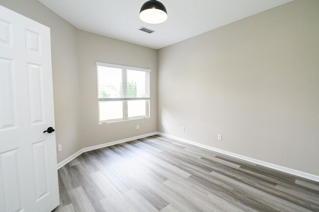 Building Photo - 2 bed 2 bath Ranch Townhouse in Winfield