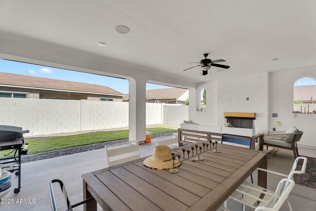 Building Photo - 9418 E Theia Dr