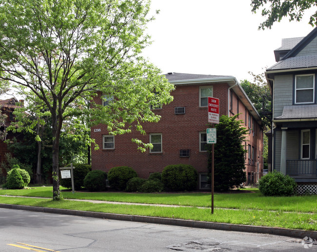 Building Photo - 1298 Culver Rd