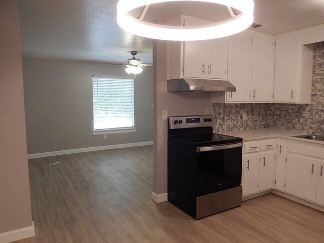 Building Photo - 520 Pasco Ct