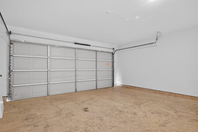 Building Photo - 16722 Spotted Oak Dr