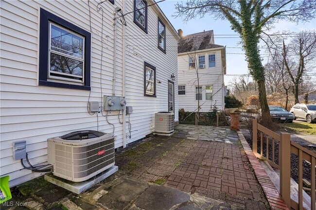 Building Photo - 2292 S Overlook Rd