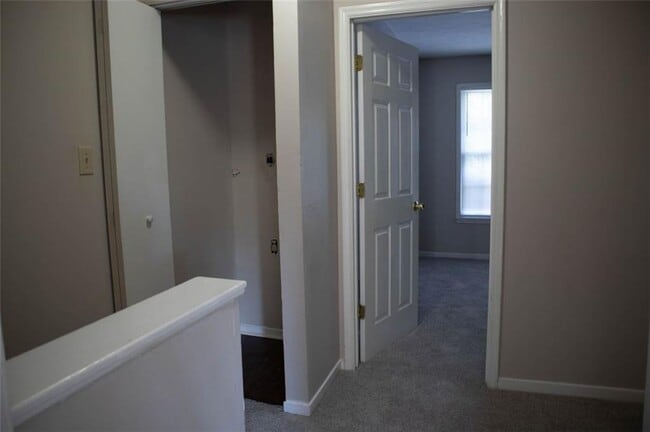 Building Photo - 721 Redland Dr