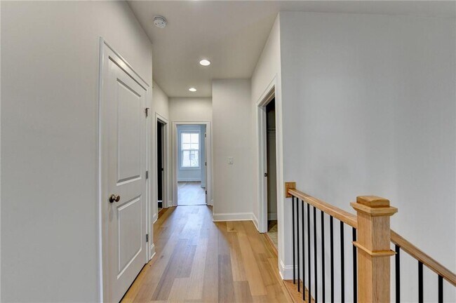Building Photo - 341 Bailey Walk