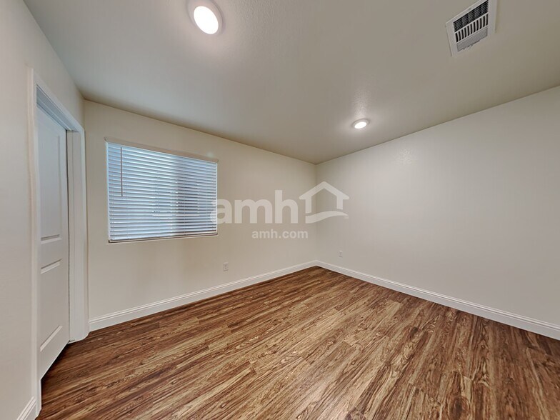 Building Photo - 724 Terrain Star Ave