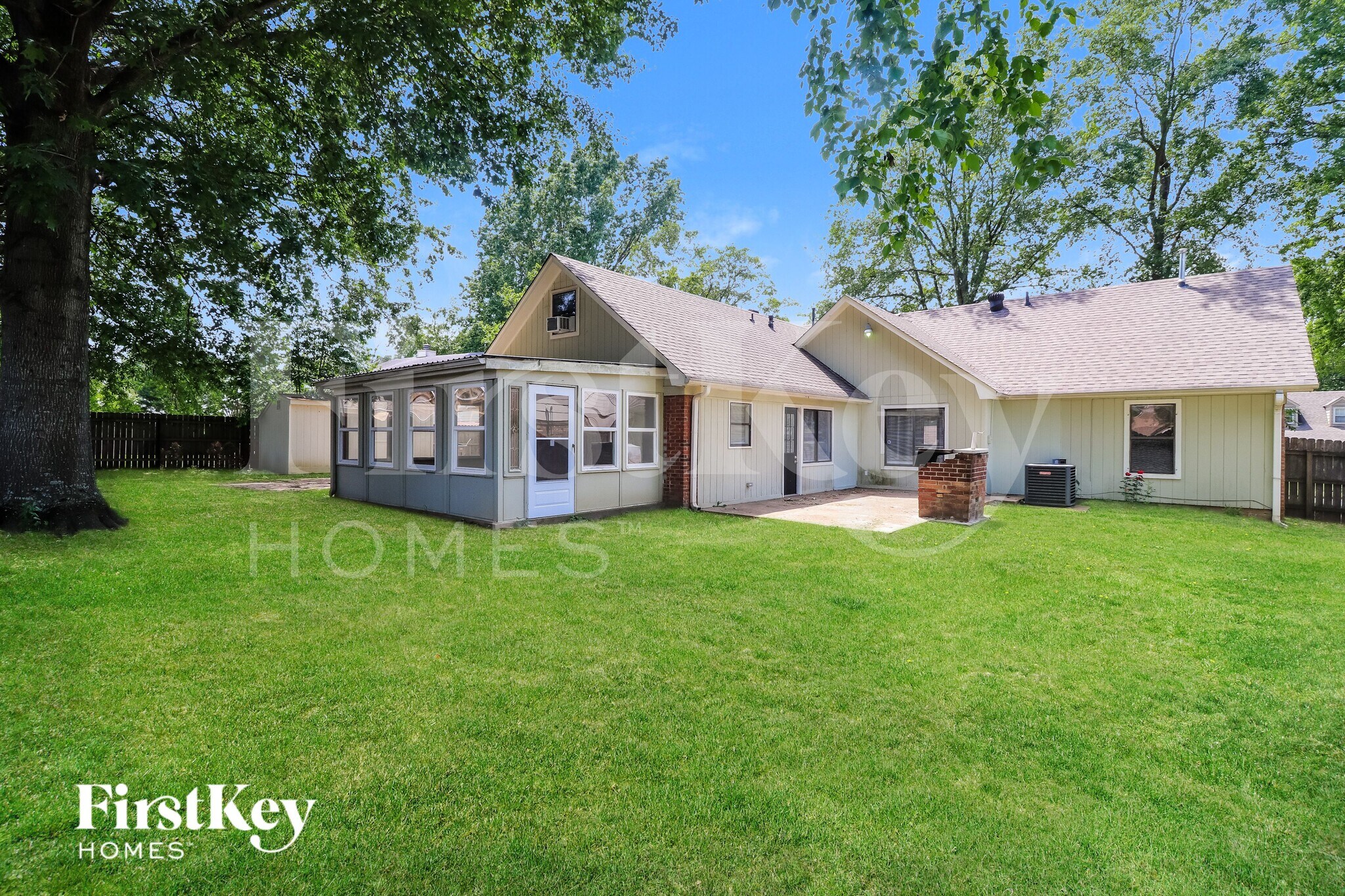 Building Photo - 970 Hawkview Dr