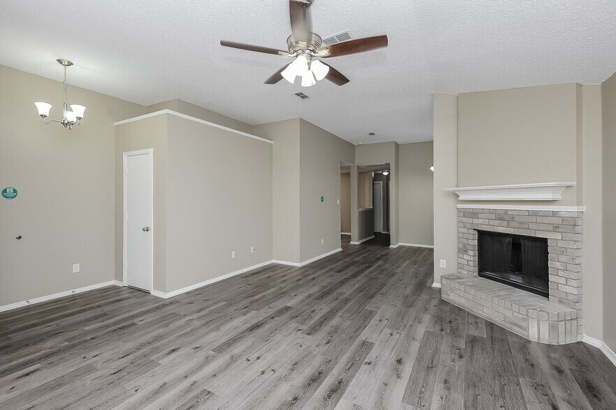 Building Photo - 2363 Kelton St