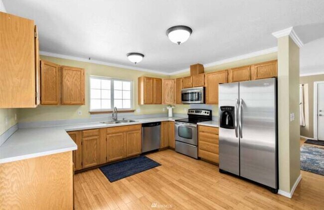 Building Photo - 4831 Beverly Dr NE