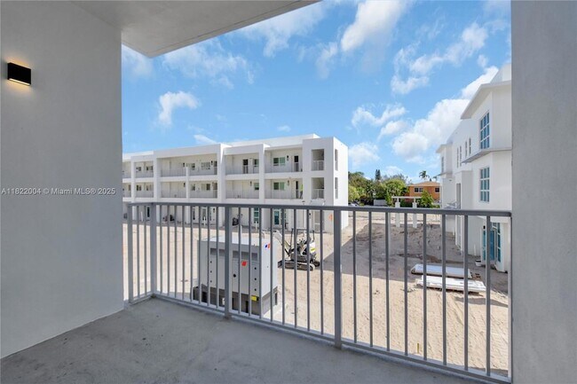 Building Photo - 1715 N Dixie Hwy