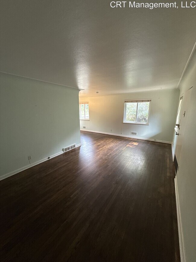 Building Photo - Charming 2-Bedroom Duplex Close to DU