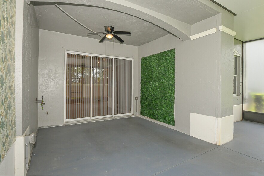 Building Photo - 2206 SW Cape Cod Dr