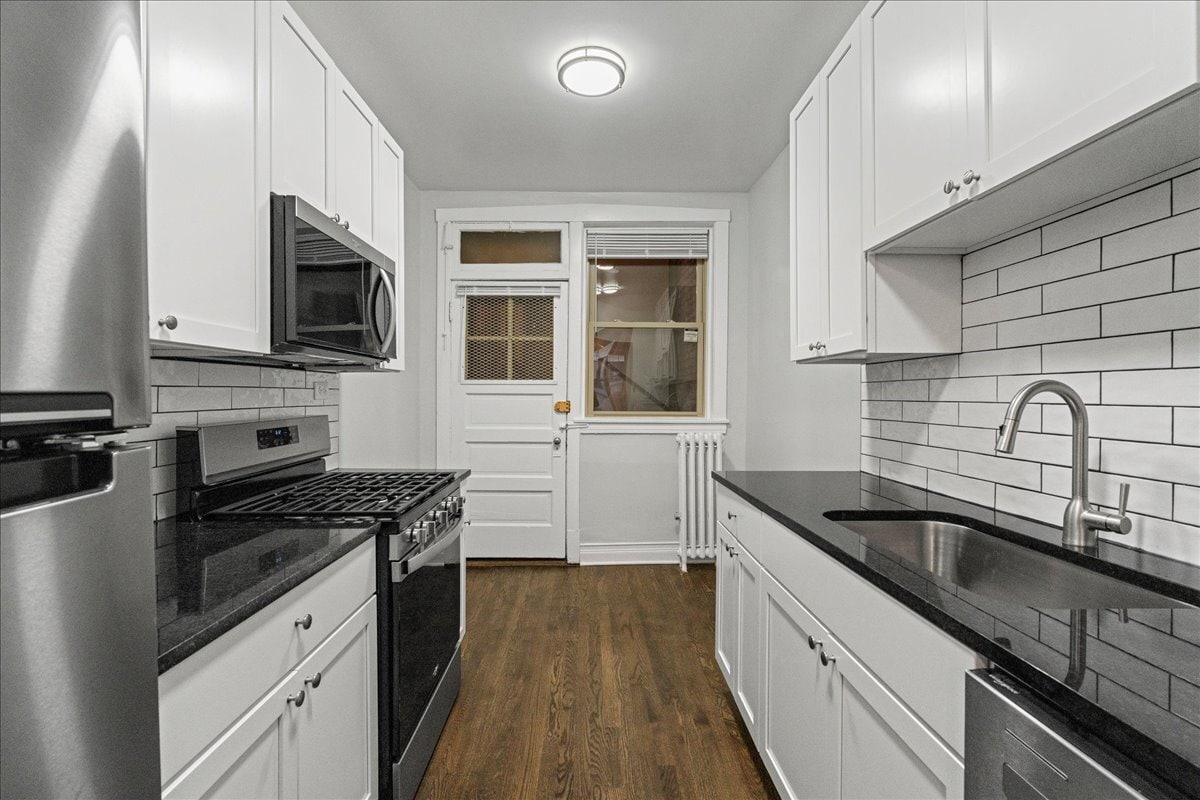 Building Photo - 905 W Altgeld St