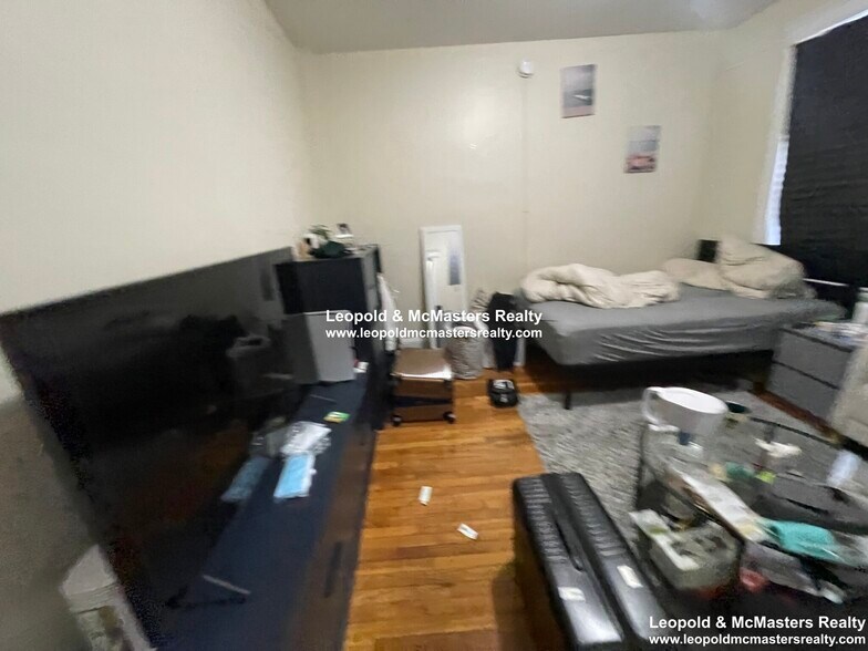 Building Photo - 197 Kelton St