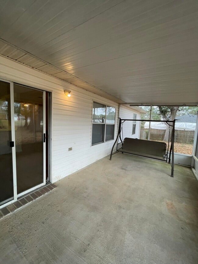 Building Photo - 240 Westview Dr