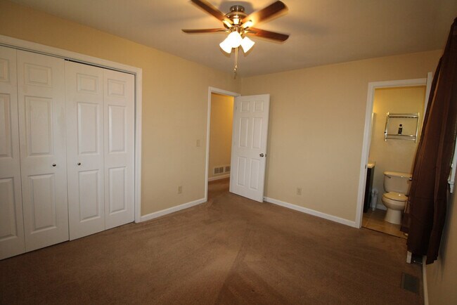 Building Photo - 2413 Hunt Club Rd