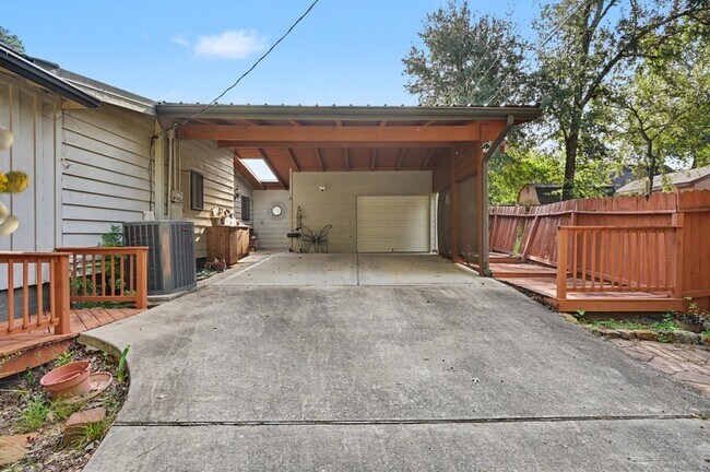 Building Photo - 122 Warbonnet Dr