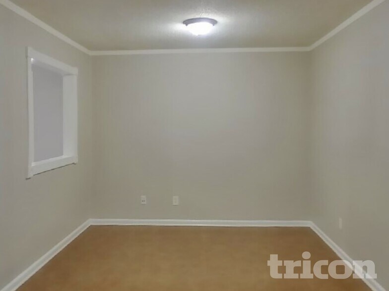 Building Photo - 4518 Connaught W Dr