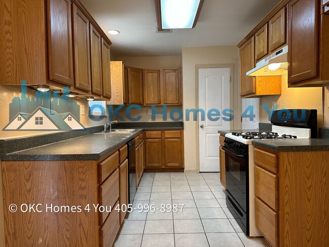 Building Photo - 3 Bedroom, 1 Bathroom Home in Bethany