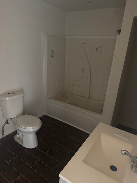 Master Bathroom - 2225 Macon Ave