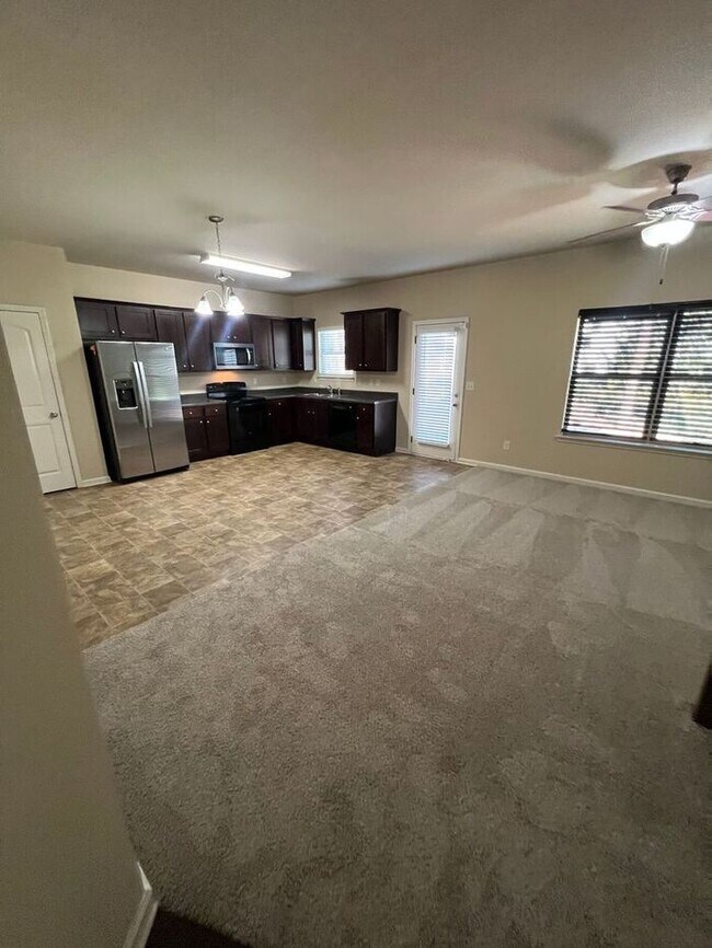 Building Photo - Beautiful 3-Bedroom, 2.5-Bath Home in Established Community!