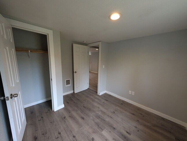 Building Photo - LANM5th