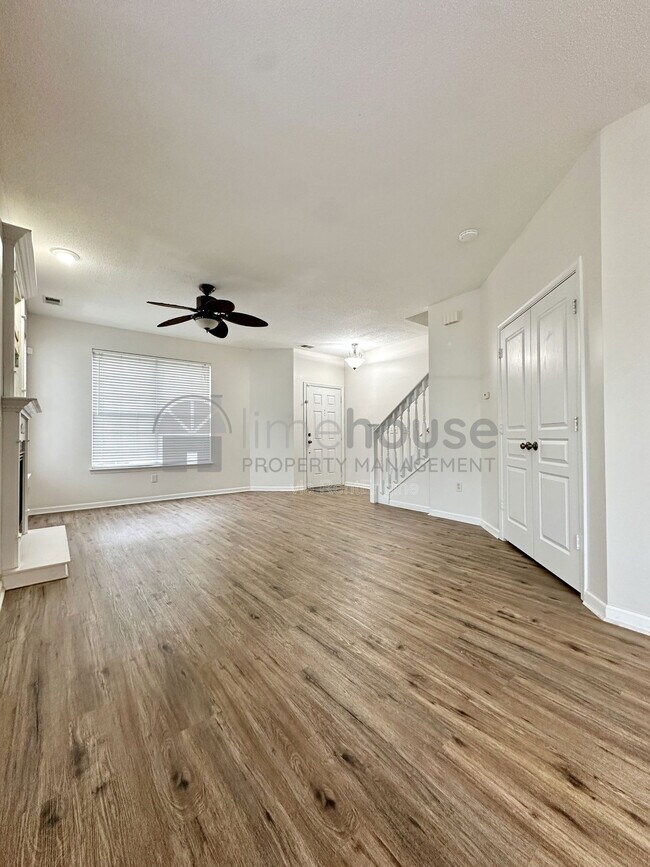 Building Photo - 5872 Ludington Dr