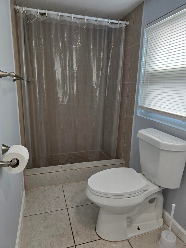 Building Photo - 513 Greynolds Cir