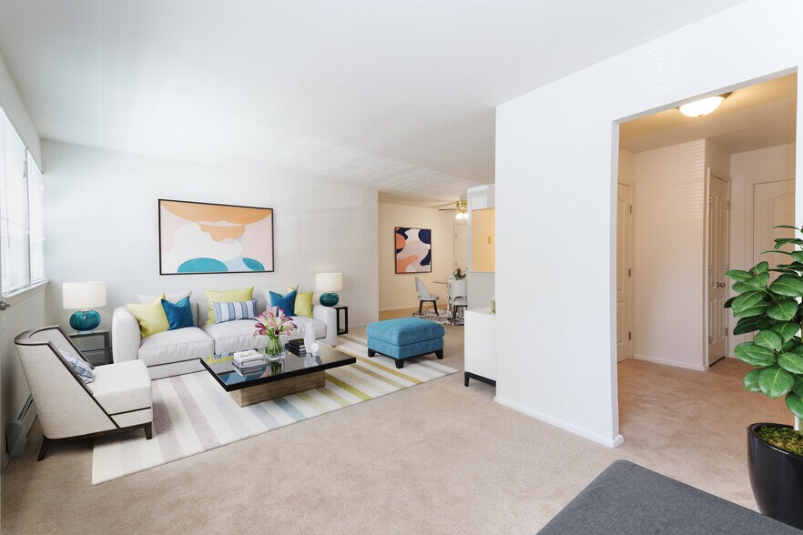 Town and Country Luxury Apartments 16 Lamplight Cir Hampton Bays NY