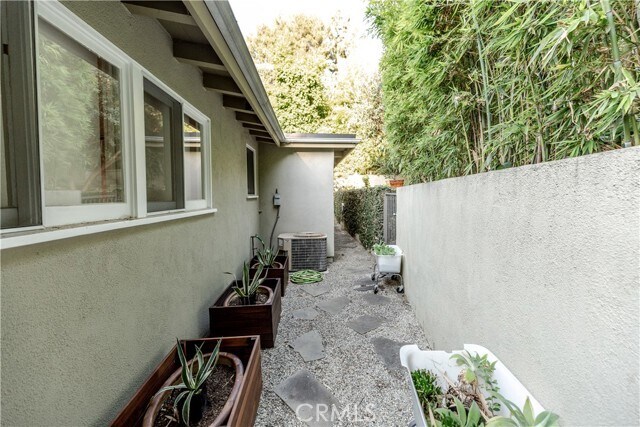 Building Photo - 2412 Canyon Oak Dr