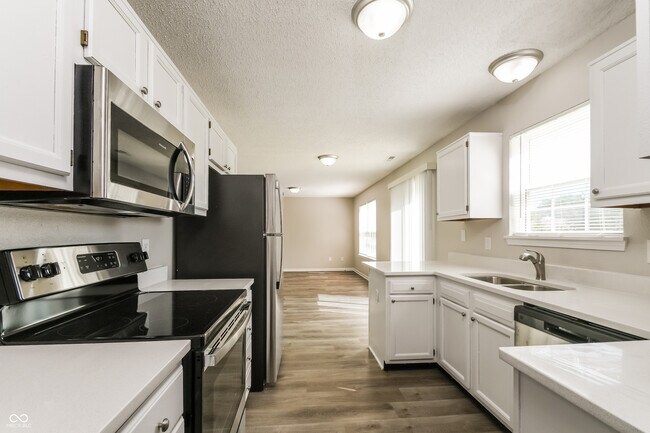 Building Photo - 265 E Pine Ridge Dr