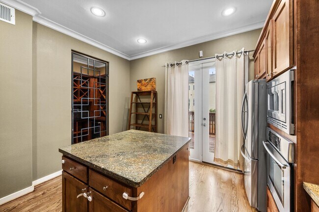 Building Photo - 510 Jackson Hill St