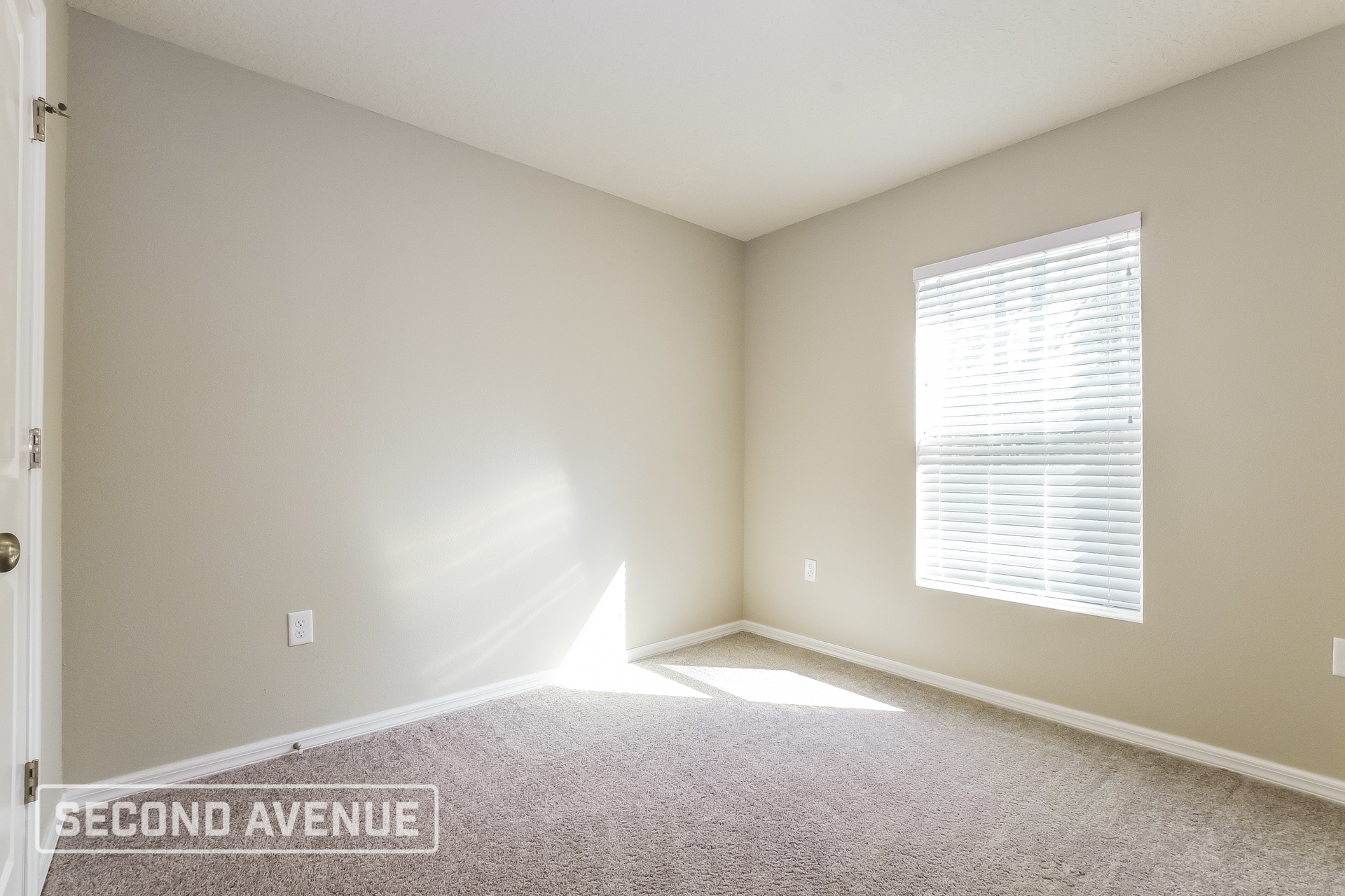 Building Photo - 3637 W Parkview Dr