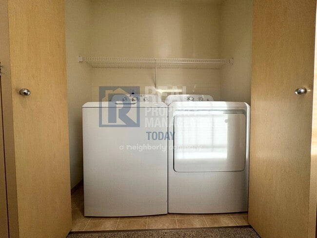 Building Photo - Charming 3-Bed, 2.5-Bath DuPont Home Near JBLM!