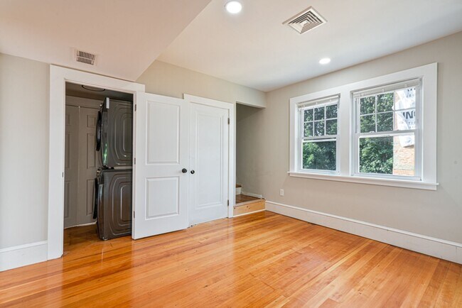 Building Photo - Newly renovated apartment for rent by Providence College / Elmhurst(Available 6/1/2026)