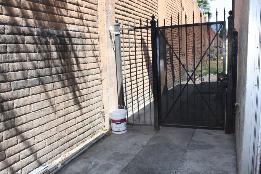 Gated Patio - 9305 Oscar Ave