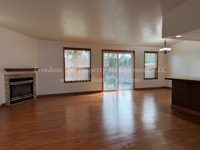 Building Photo - 6150 E Sarazen St SE